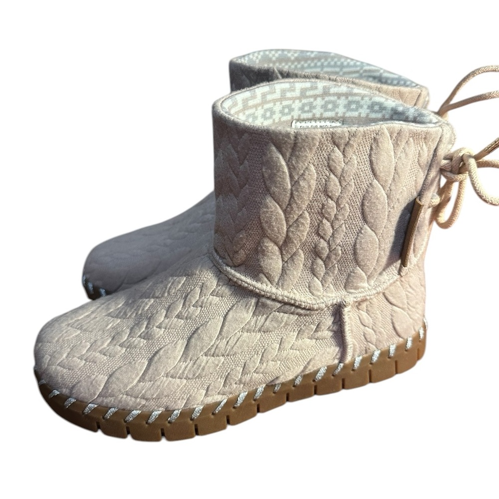 Muk Luks Cozy Cream Knit Women's Boots. Size 6 - Picture 2 of 4